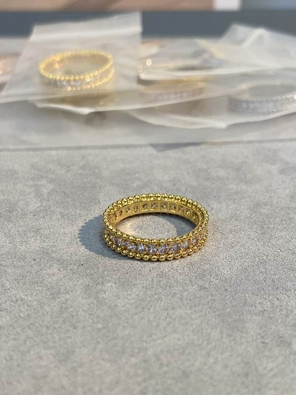 Van Cleef & Arpels ring 03lyh31